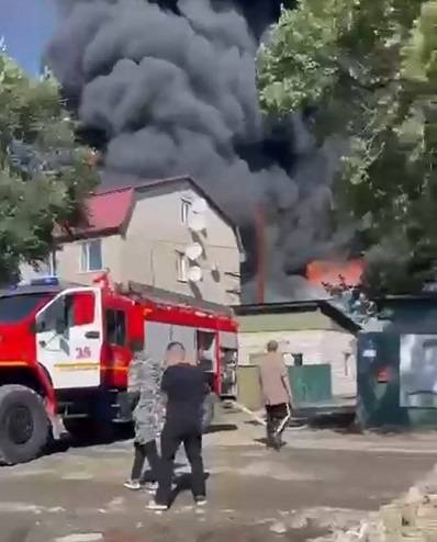 Площадь пожара в Уссурийске превысила 3 тысяч кв. метров Площадь пожара в Уссурийске превысила 3 тысяч кв. метров