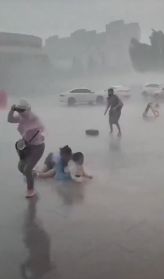 Туристы из Приморья не отменили поездки на Хайнань из-за супертайфуна «Яги» Туристы из Приморья не отменили поездки на Хайнань из-за супертайфуна «Яги»