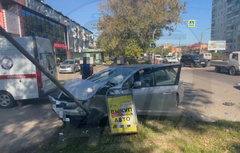 Разметало по дороге: два человека пострадали в жестком ДТП в Приморье