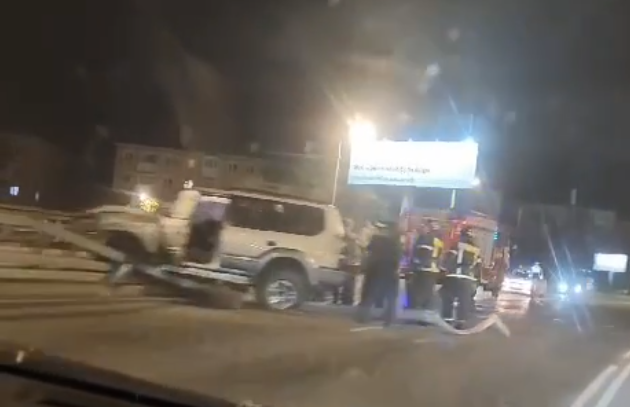 "Тачка по частям": "крузак" разворотил леера во Владивостоке
