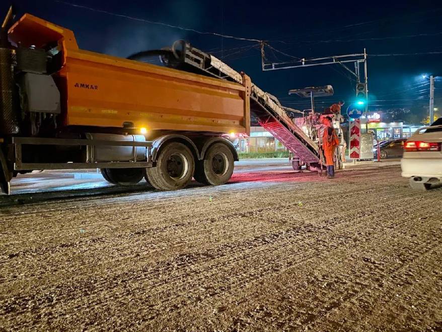 На Борисенко во Владивостоке демонтируют дорожное покрытие. Сколько продлится ремонт?