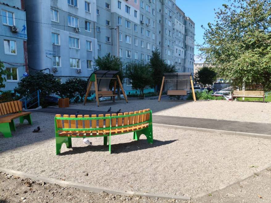Двор с диванчиками и качелями появился у ТОС в поселке Трудовом. Как это удалось?