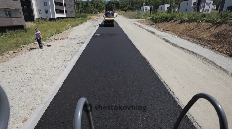 Строительство дорог активно ведется на Русском острове