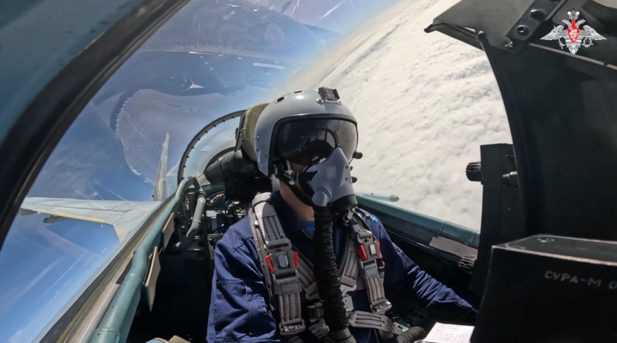 Под защитой истребителей: Су-35с отработали прикрытие десантных кораблей над Японским морем Под защитой истребителей: Су-35с отработали прикрытие десантных кораблей над Японским морем