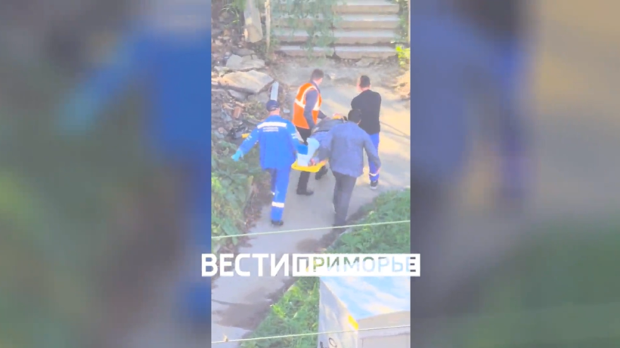 Женщина попала под поезд: появились новые кадры с места происшествия во Владивостоке