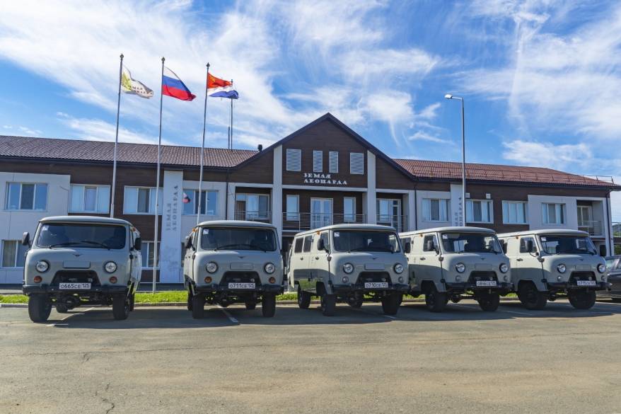 Отряд новых фургонов от ВТБ заступил на дежурство на «Земле леопарда» Отряд новых фургонов от ВТБ заступил на дежурство на «Земле леопарда»