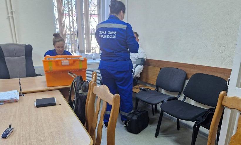 Врачи скорой спасли адвоката прямо в ходе судебного разбирательства Врачи скорой спасли адвоката прямо в ходе судебного разбирательства