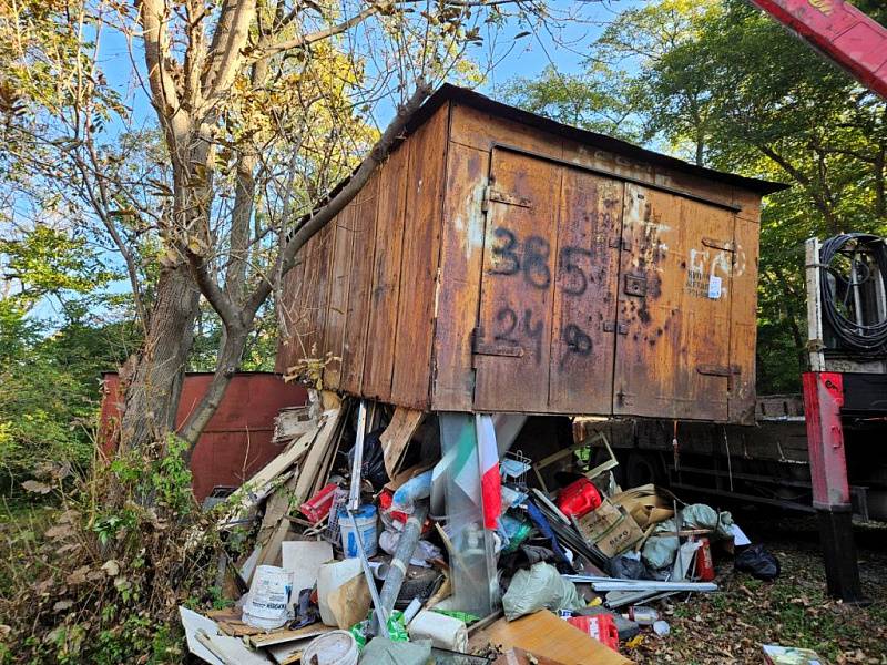 В Ленинском и Первореченском районах Владивостока сносят незаконные гаражи В Ленинском и Первореченском районах Владивостока сносят незаконные гаражи