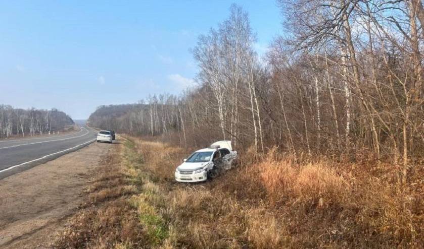 Авто разбросало: скорая – на месте жуткого ДТП с пострадавшими
