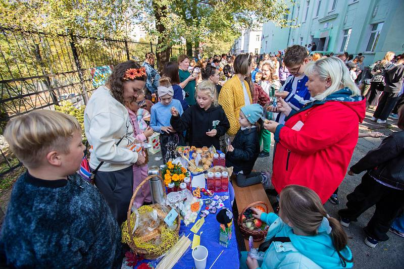 Школьники Владивостока стали настоящими купцами на осенних ярмарках
