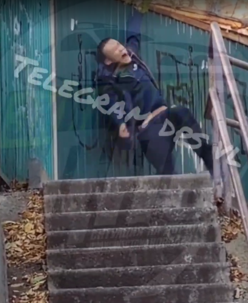 Жуткое представление "солевого мертвеца" на улице Владивостока шокировало горожан