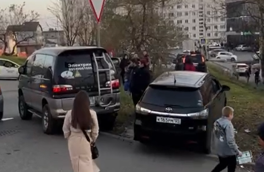 ДТП парализовало движение в районе бухты Тихой во Владивостоке