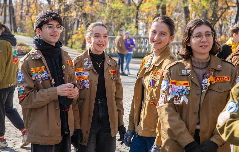 В Покровском парке Владивостока разбили аллею студотрядов