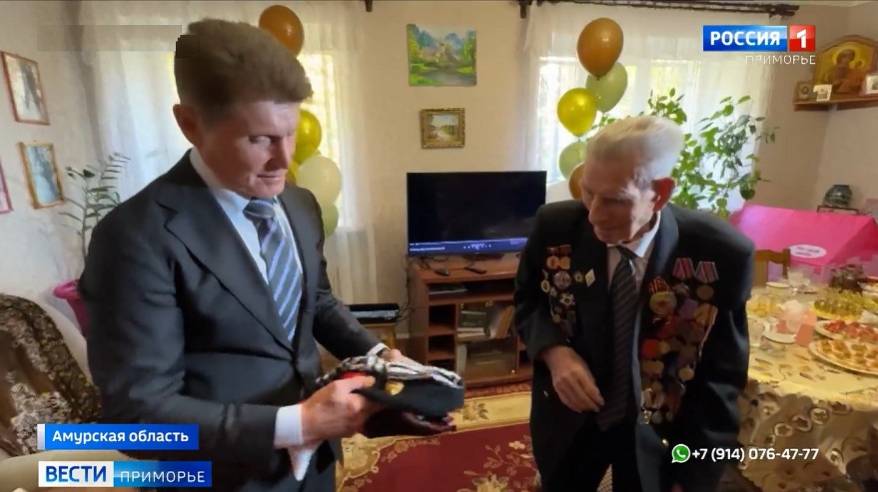 Губернатор Приморья поздравил со 100-летним юбилеем ветерана Тихоокеанского флота Губернатор Приморья поздравил со 100-летним юбилеем ветерана Тихоокеанского флота