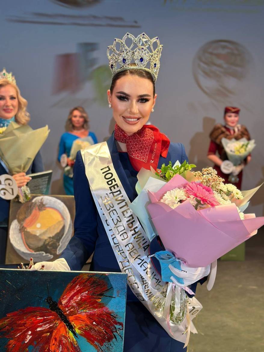 Стюардесса из Приморья взяла две короны на конкурсе бортпроводников Стюардесса из Приморья взяла две короны на конкурсе бортпроводников