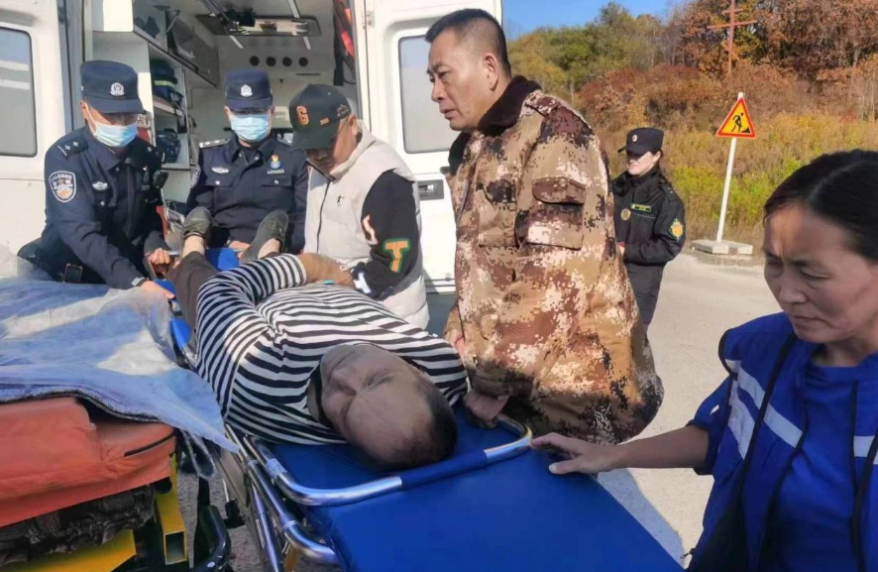 В китайском Суйфэньхэ спасли дальнобойщика из Уссурийска В китайском Суйфэньхэ спасли дальнобойщика из Уссурийска
