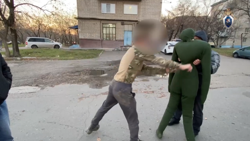 Труп мужчины с ножевым ранением обнаружен возле магазина в Уссурийске Труп мужчины с ножевым ранением обнаружен возле магазина в Уссурийске