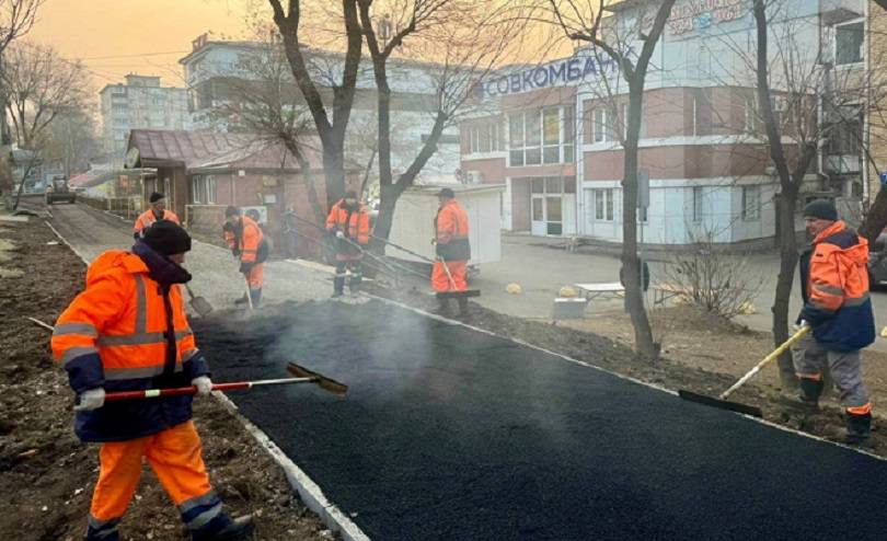 68 тонн нового асфальта: как обустраивают тротуары на Русской во Владивостоке?
