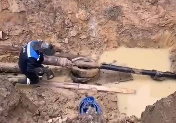 Мэр – на месте происшествия: из-за аварии отсутствует водоснабжение в домах приморцев
