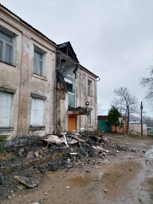 Штормовой ветер повредил инфраструктуру заповедника «Земля леопарда» Штормовой ветер повредил инфраструктуру заповедника «Земля леопарда»