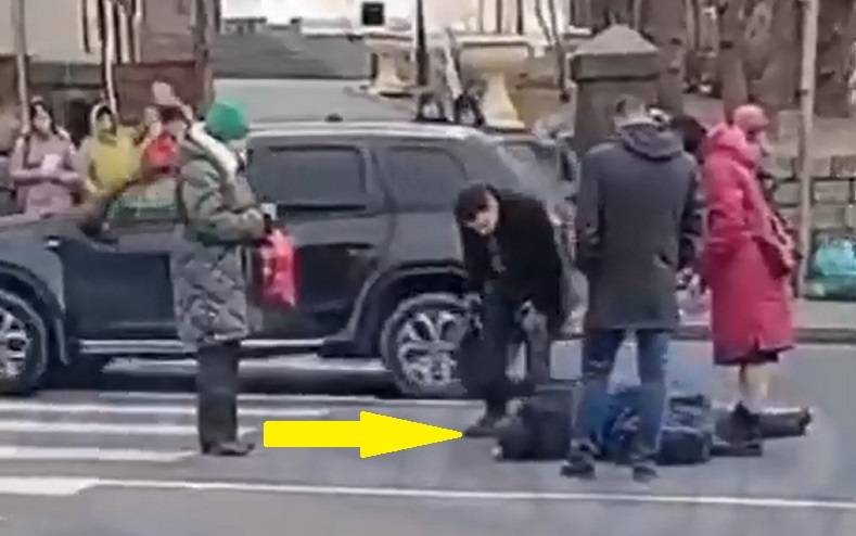 Лежит без движения: мальчишку сбили на «зебре» во Владивостоке Лежит без движения: мальчишку сбили на «зебре» во Владивостоке