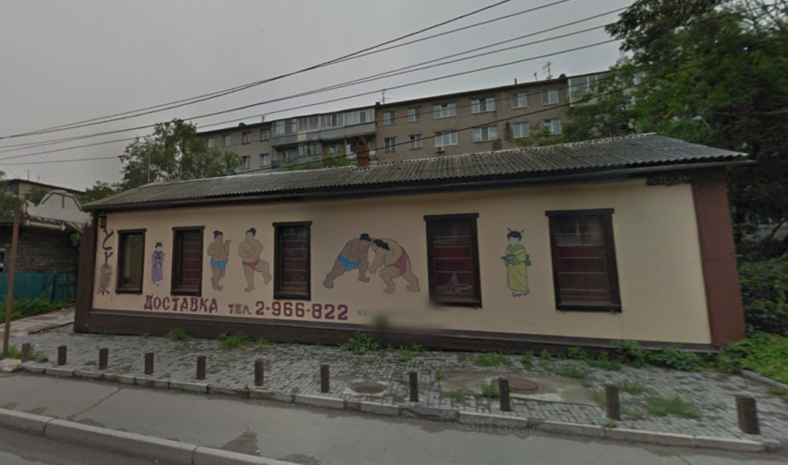 Нежилое здание представляет опасность для людей во Владивостоке