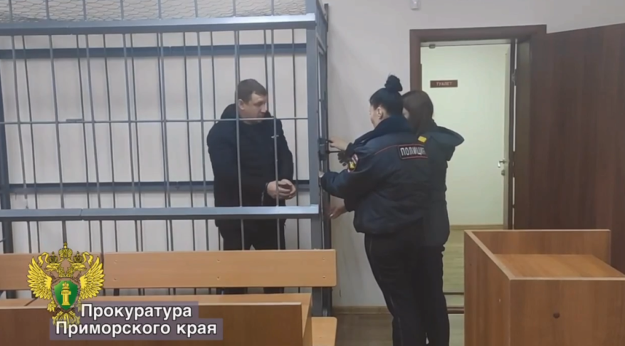Двое обвиняемых в похищении человека мужчин заключены под стражу в Приморье