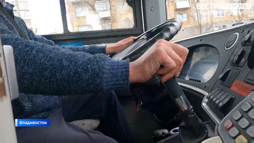 В Приморье наказали водителя автобуса, гонявшего по "встречке" В Приморье наказали водителя автобуса, гонявшего по "встречке"