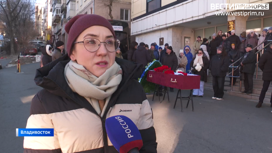 Известные в Приморье люди пришли проститься с журналистом Андреем Мозговым