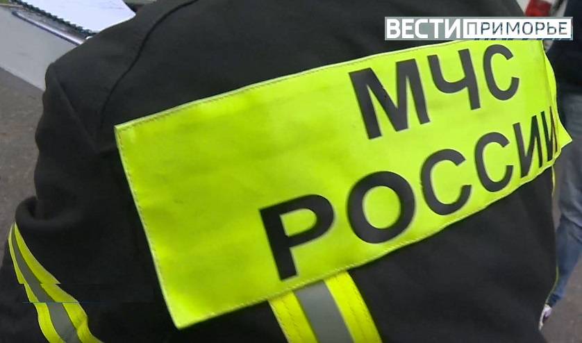 Людей поднимают на поверхность, спасатели - на месте обрушения на руднике в Приморье Людей поднимают на поверхность, спасатели - на месте обрушения на руднике в Приморье