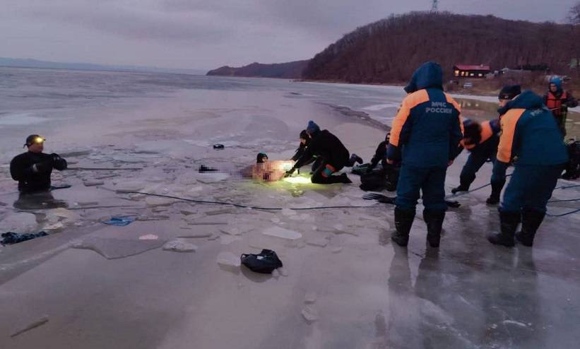 Спасатели обнаружили на дне моря супружескую пару в джипе Спасатели обнаружили на дне моря супружескую пару в джипе