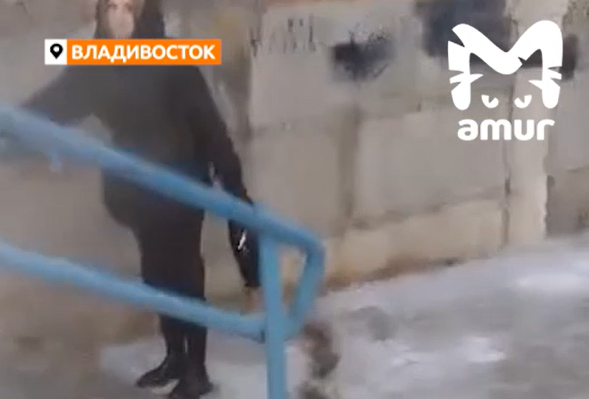 "Путевка в травмпункт": дорога в поликлинику превратилась в экстремальный квест для владивостокцев