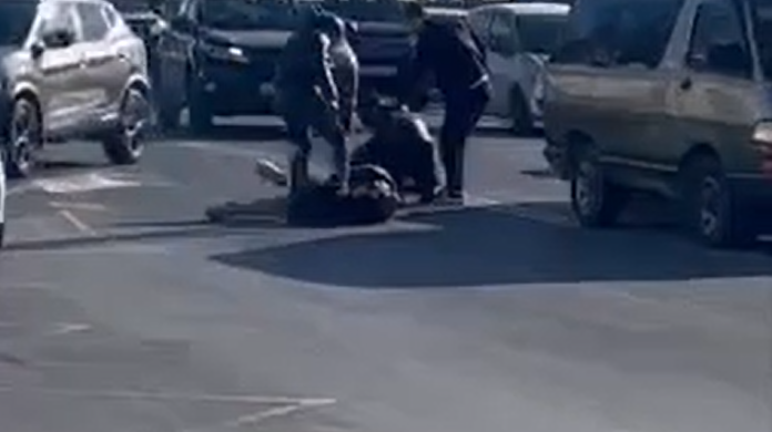 "Упырь, ногой по голове": жесткая дорожная разборка в Приморье попала на видео