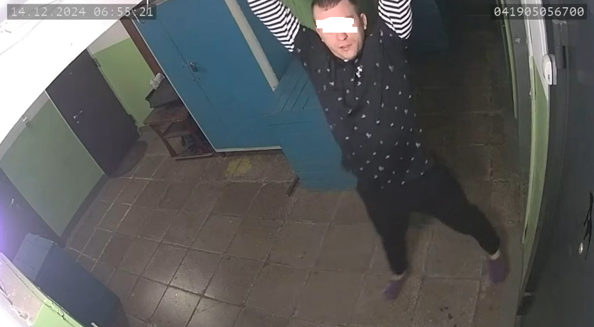Во Владивостоке мужчина устроил кошмарную жизнь соседям