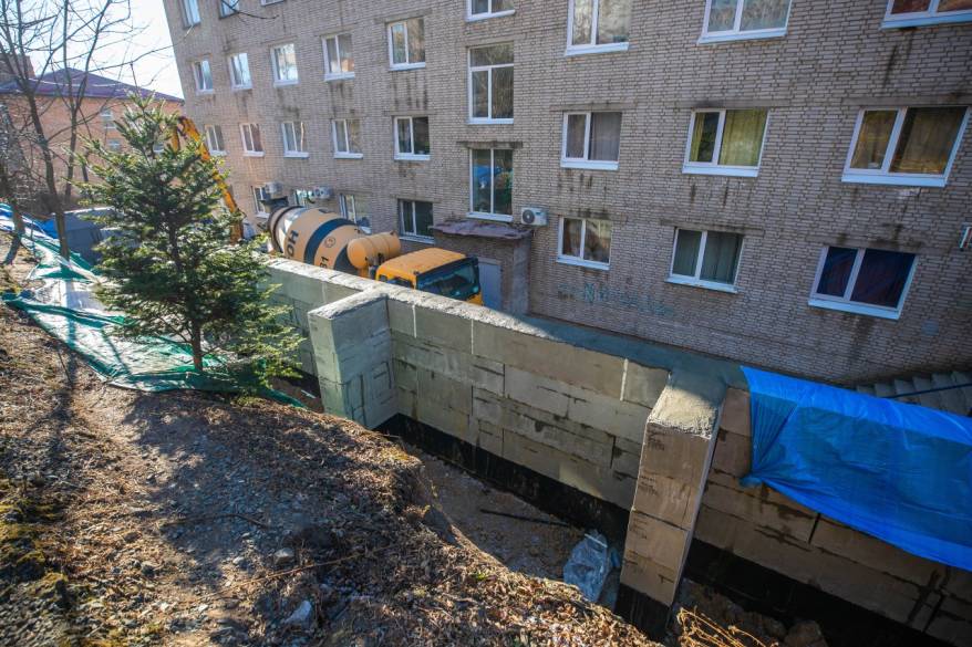 Подпорную стену на Спиридонова,40 делают по науке. Какие технологии используют?