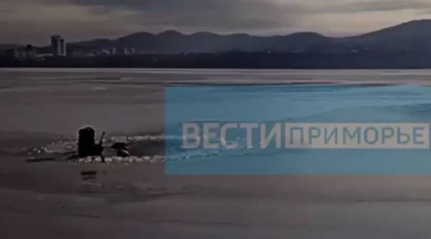 «Остались только шапка и снасти»: жуткое зрелище – на льду во Владивостоке (видео)
