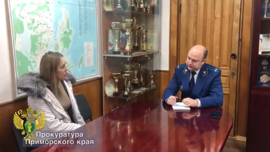 Шокирована произошедшим: мать забытой на улице в детсаду девочки в Находке пришла в прокуратуру