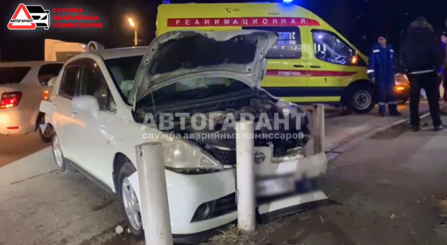 Скорая на месте: два человека пострадали в жестком ДТП во Владивостоке