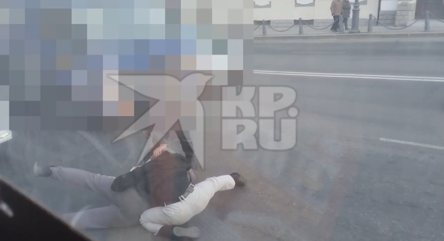 "Ничего себе растяжка": водители устроили жесткую разборку на дороге во Владивостоке