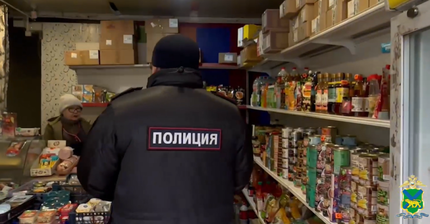 "Травят тухляком": полиция собирает материалы на владельца магазина во Владивостоке