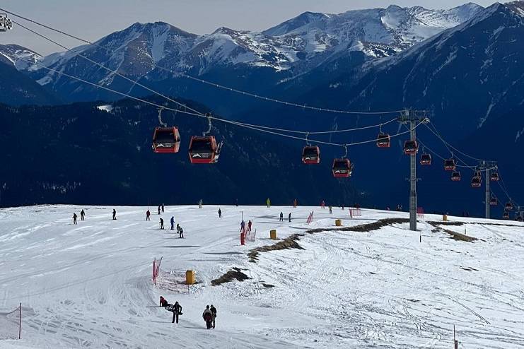 На зимних каникулах приморцы катались на спусках Шерегеша