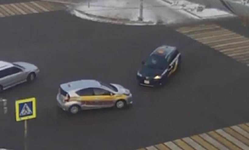 Авто вылетело на тротуар после удара в ДТП: есть пострадавшие (видео) Авто вылетело на тротуар после удара в ДТП: есть пострадавшие (видео)