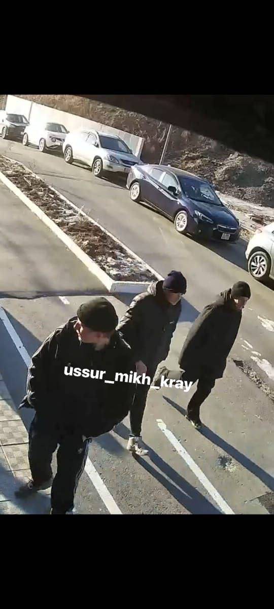 Хулиганы взорвали петарду в жилом доме Находки. Их лица зафиксировала камера наблюдения