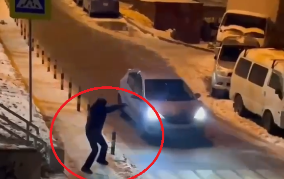 "Что творят?": хулиганская выходка подростков во Владивостоке вызвала негодование в Сети