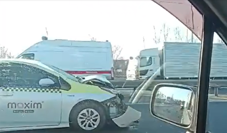 "Приус" размотался": такси попало в жесткое ДТП во Владивостоке