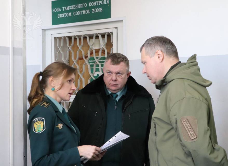 Почти три тысячи человек прошли через российско-китайскую границу в праздники Почти три тысячи человек прошли через российско-китайскую границу в праздники