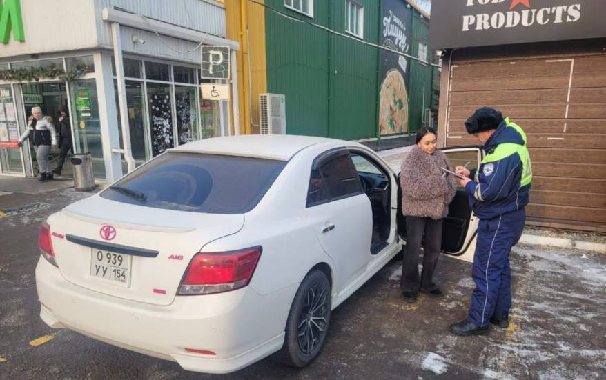 Полицейские Уссурийска массово штрафуют припарковавшихся на местах для инвалидов Полицейские Уссурийска массово штрафуют припарковавшихся на местах для инвалидов