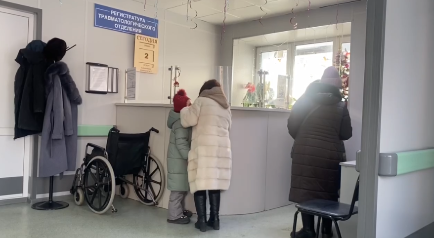 Девочка потеряла память после неудачного катания на ледяной горке во Владивостоке