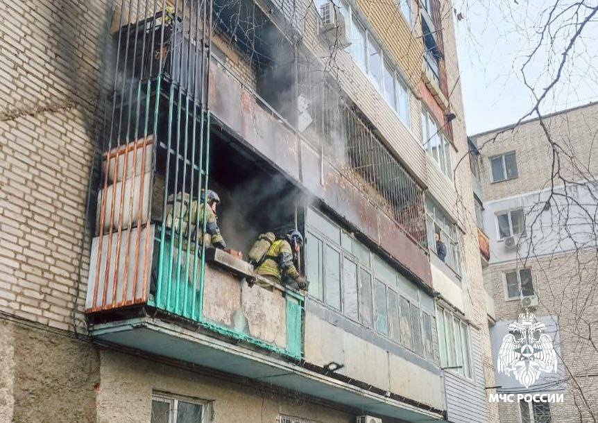 Женщина пострадала при пожаре в многоэтажном доме во Владивостоке
