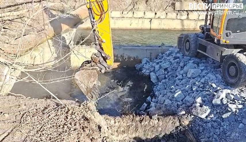 3 за 5 минут: нереальное количество "резиновых изделий" извлекли во Владивостоке 3 за 5 минут: нереальное количество "резиновых изделий" извлекли во Владивостоке